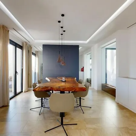 Villa Karat *